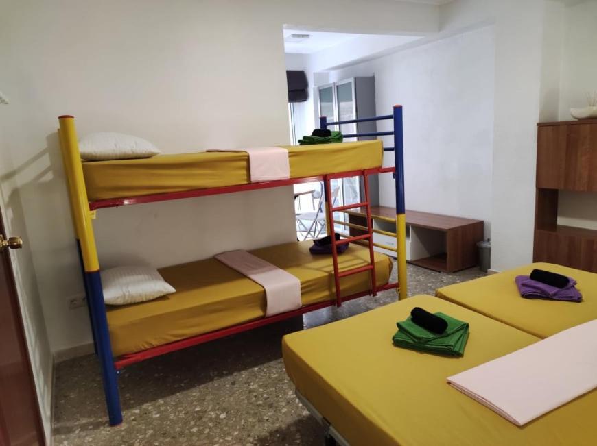 35-4- Комната В Квартире С Раздельными Кроватями И Холодильником Для От 1 До 5 Человек В Центре Аликанте Αλικάντε Εξωτερικό φωτογραφία
